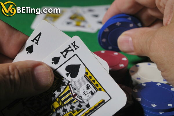 Những lợi ích khi chơi Poker ở nhà cái V9bet