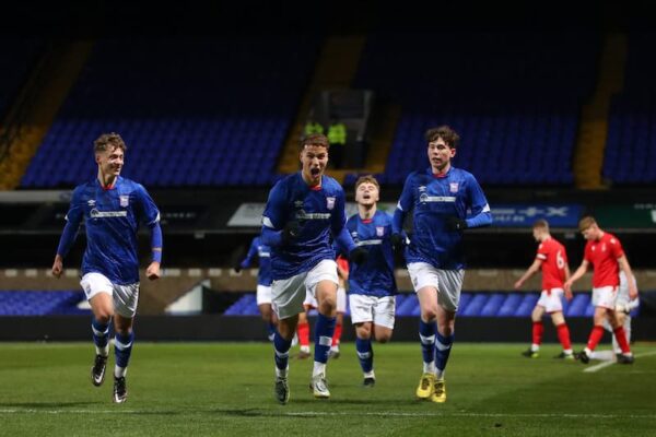 Soi kèo Burnley vs Ipswich Town, 2h45 ngày 8/2, Cúp FA